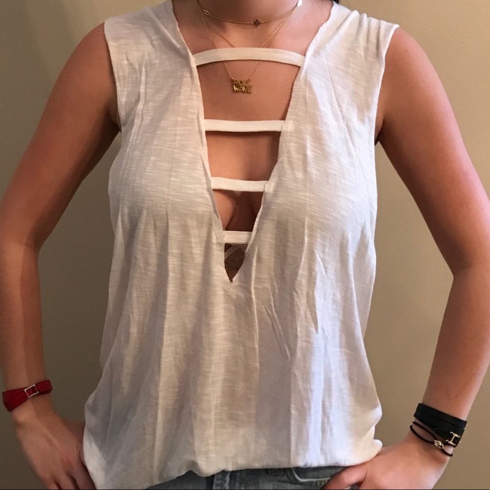 LF/Emma & Sam cutout tank top